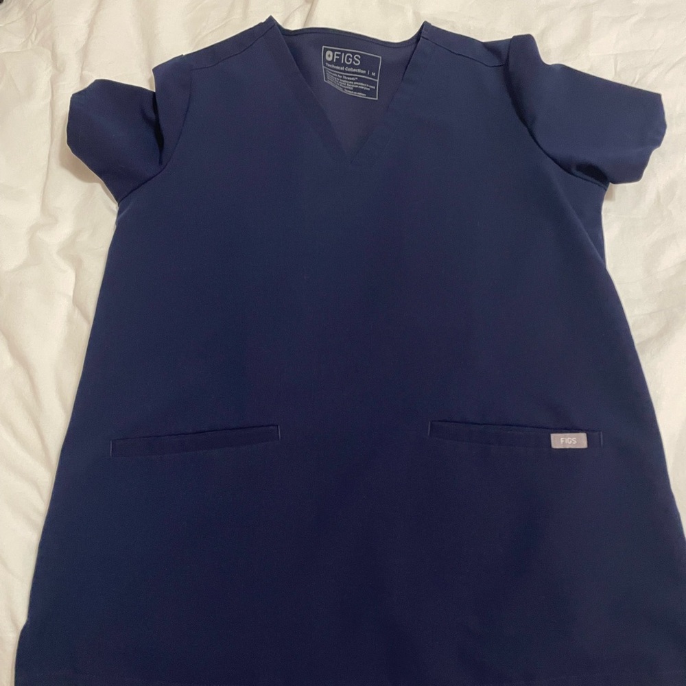 Figs Navy Medium 2 Pocket Scrub Top
